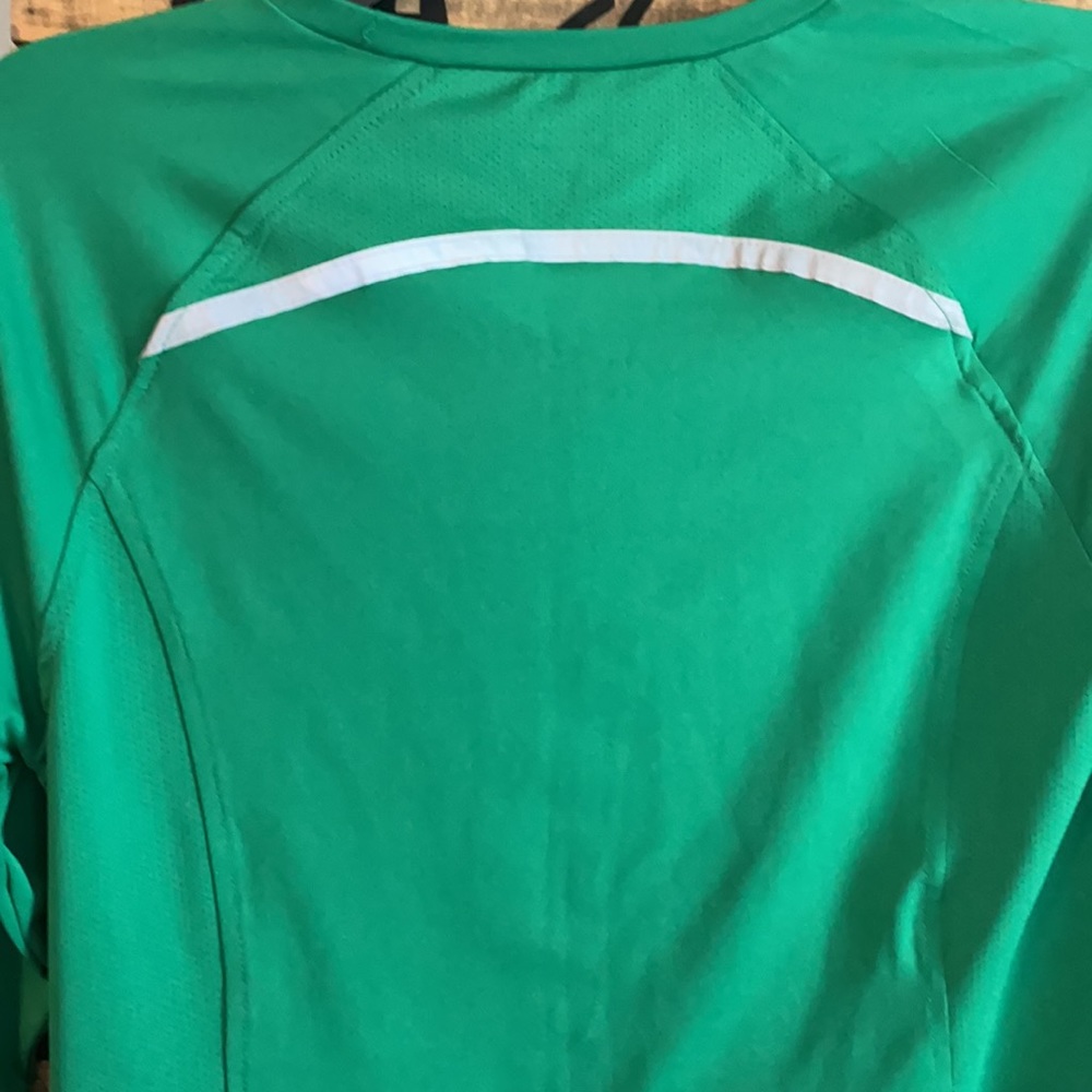 Old Navy dry fit wicking long sleeve tee - Picture 4 of 4